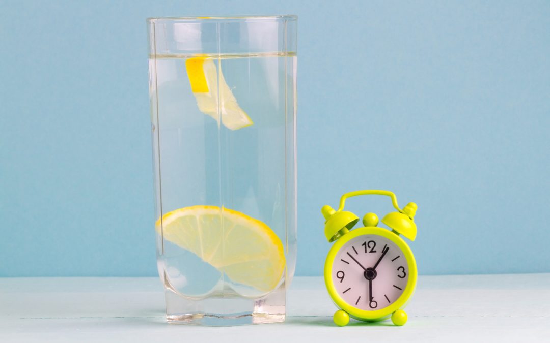 can-you-drink-water-during-intermittent-fasting?-here's-the-answer:-healthifyme