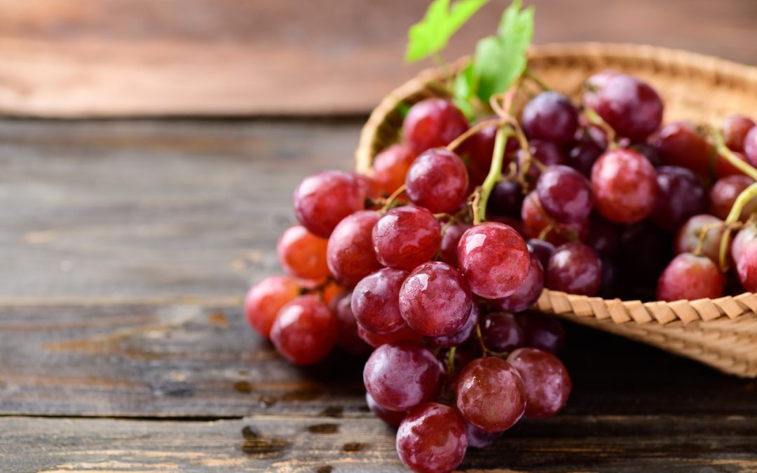 Red Grapes: Benefits, Comparison And Risks: HealthifyMe