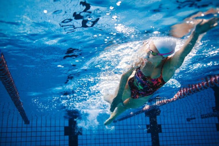 Swimming For Weight Loss: Striding The Strokes: HealthifyMe