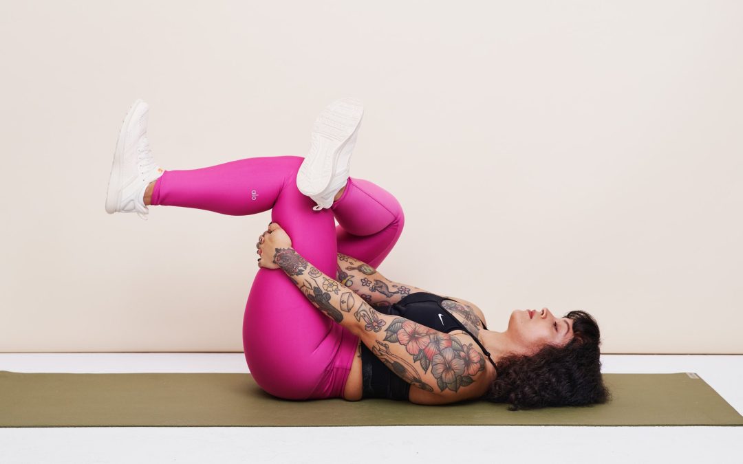 8 Stretches That’ll Make Your Sore, Creaky Knees Go ‘Ahhh’