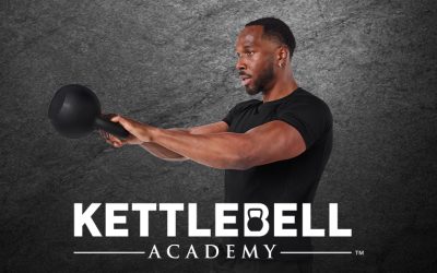 Entrena con columpios, cargadas y arrancadas en Kettlebell Academy de Amoila Cesar