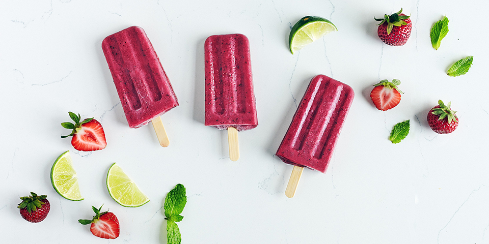 Paletas heladas de fresa y menta